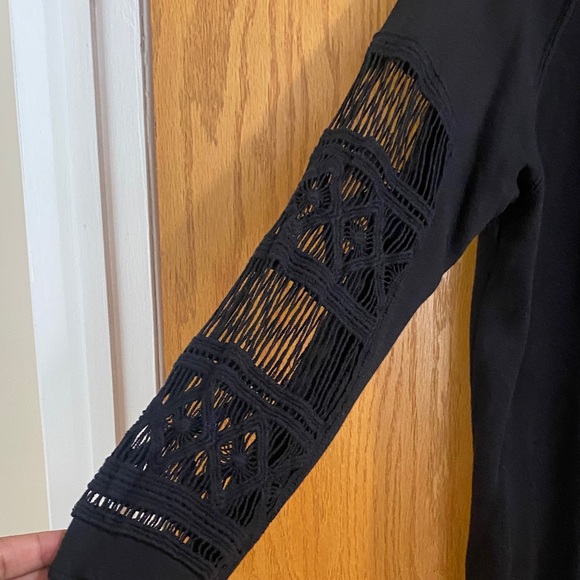 Pam & Gela Black Asymmetrical Relaxed Blouse - Picture 4 of 6